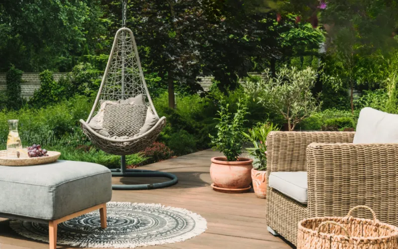 sfeer in de tuin met beschut terras